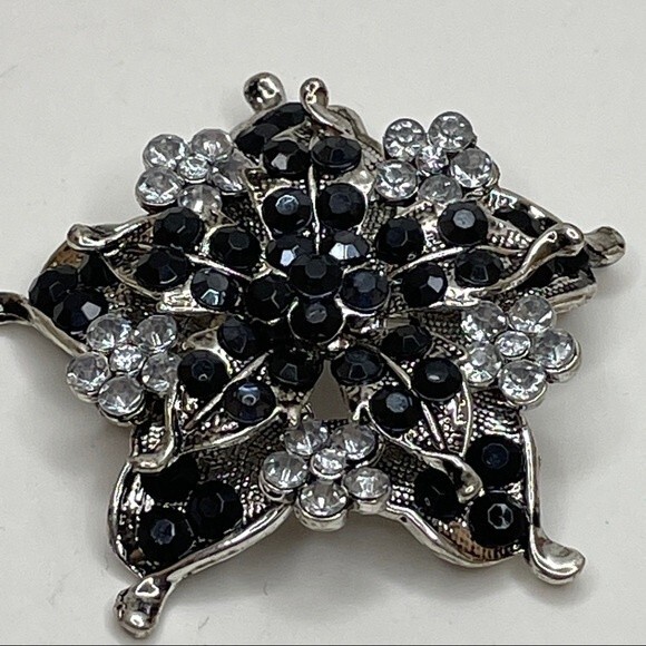Fashion Jewelry Snowflake shaped Silver Tone Brooch with Black/Clear Cabochons - Picture 2 of 11